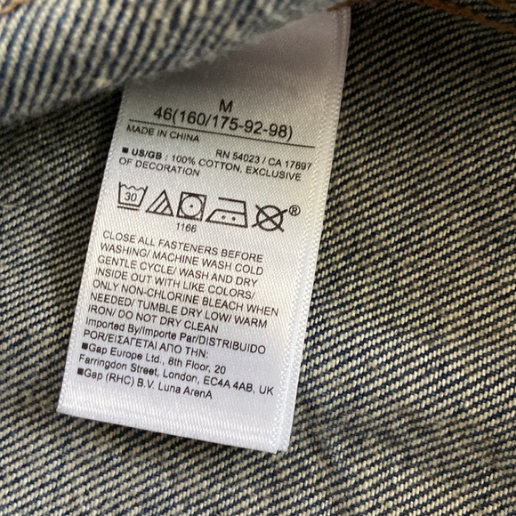 NWT - Banana Republic Women’s Jean Jacket - Picture 9 of 10